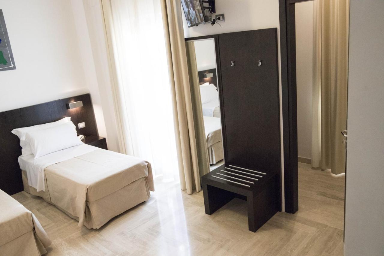Albergo Cantiani アンコーナ エクステリア 写真